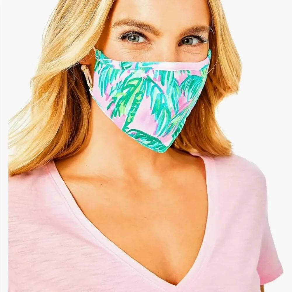 Lilly Pulitzer On The Go Mask and Pouch Set